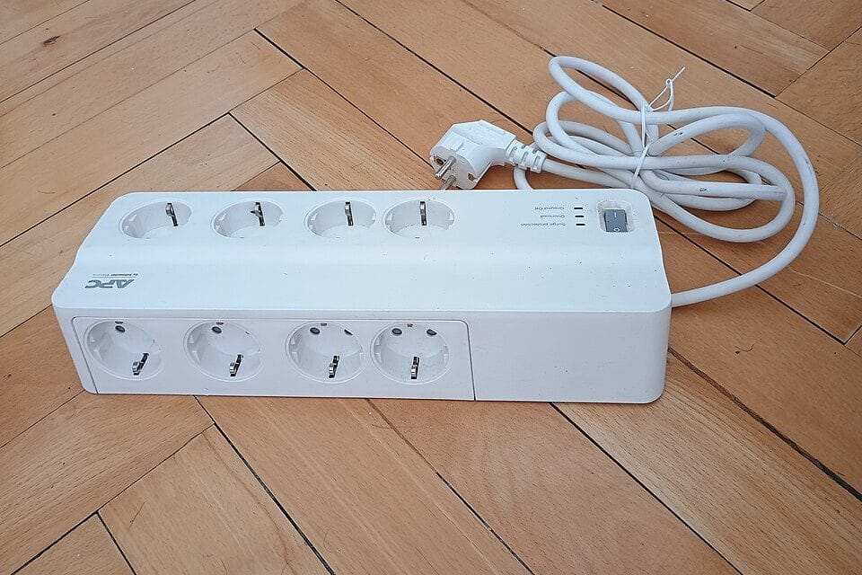 Enchufes inteligentes y monitores de consumo: la guía para ahorrar de verdad en la factura de la luz