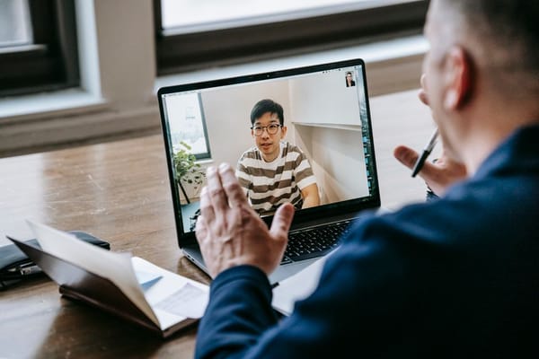 Transcribir reuniones con IA: herramientas útiles