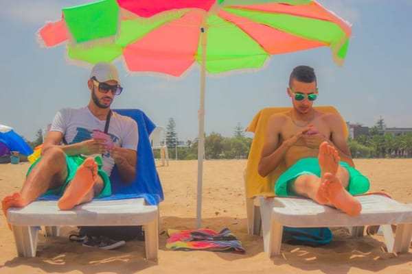 Te roban el móvil en la playa: lo que tienes que dejar configurado antes de salir